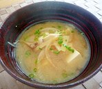 豆腐、エリンギ、玉ねぎのみそ汁